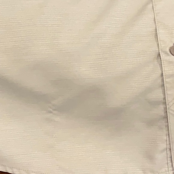 Men’s Mountain Hardware Canyon Short Sleeve Button Down Shirt. - Picture 4 of 4